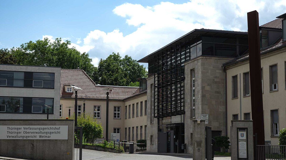 Außenansicht vom Hauptgebäude Justizzentrum Weimar