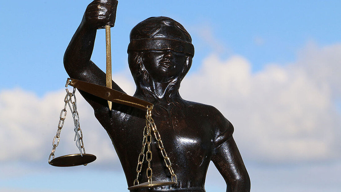 Bronzefigur Justitia